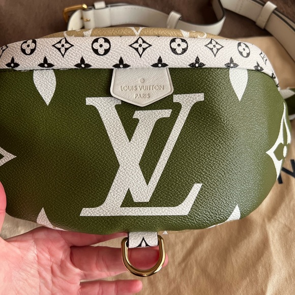 LOUIS VUITTON BUM BAG GIANT MONOGRAM KHAKI GREEN BEIGE FANNY PACK - Picture 5 of 14